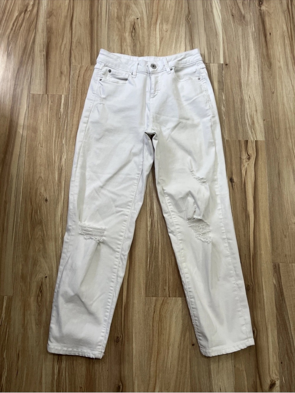 INC International Concepts White Distressed Boyfriend Jeans